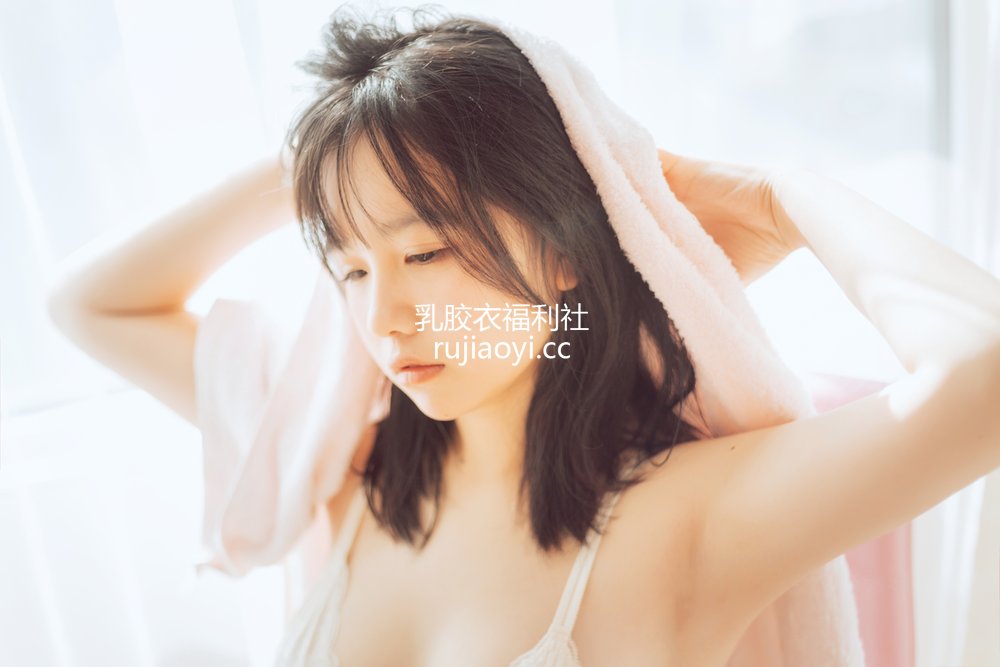 [网红杂图] 阿半今天很开心 – 私房 [26P166MB]