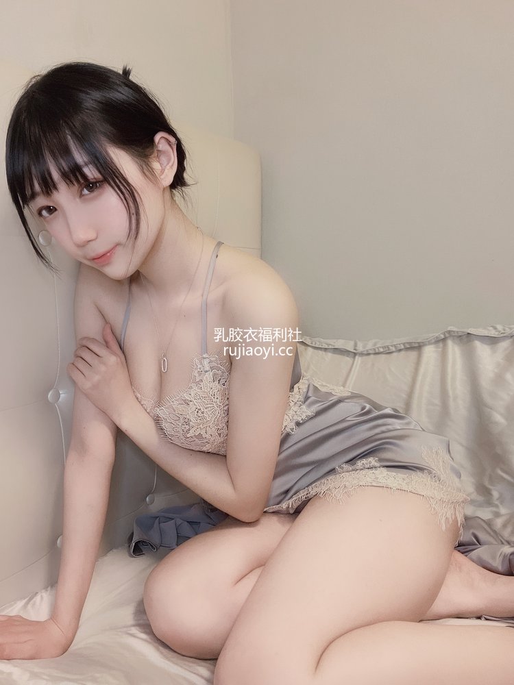 [网红杂图] 周叽是可爱兔兔 – 今夕何夕睡袍 [9P15MB]