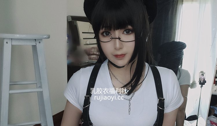 [网红杂图] 小容仔咕咕咕 – 白T [20P2V64MB]