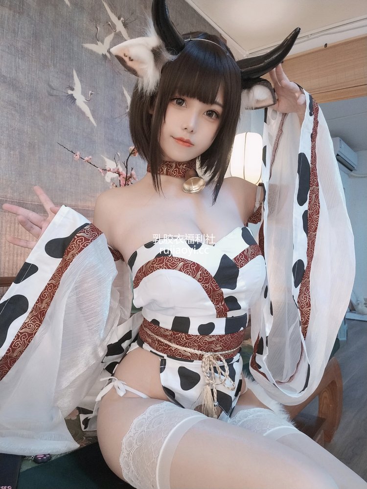 [网红杂图] 蜜汁猫裘 – 奶牛 [30P67MB]