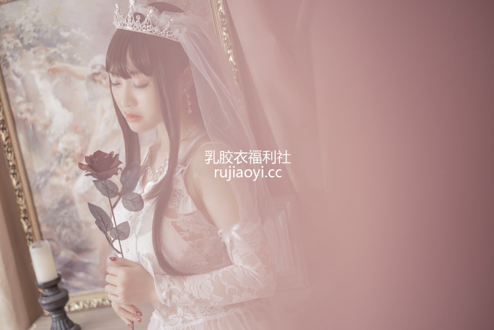[网红杂图] 脱尾巴Mizuki – 婚纱 [30P313MB]