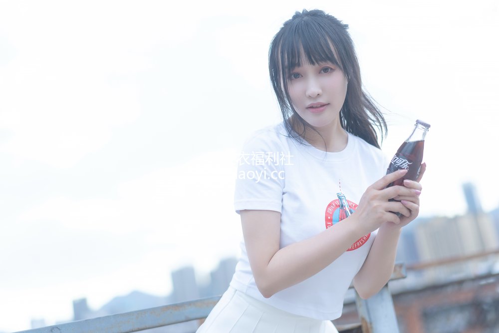[网红杂图] 脱尾巴Mizuki – 可乐JK [18P33MB]