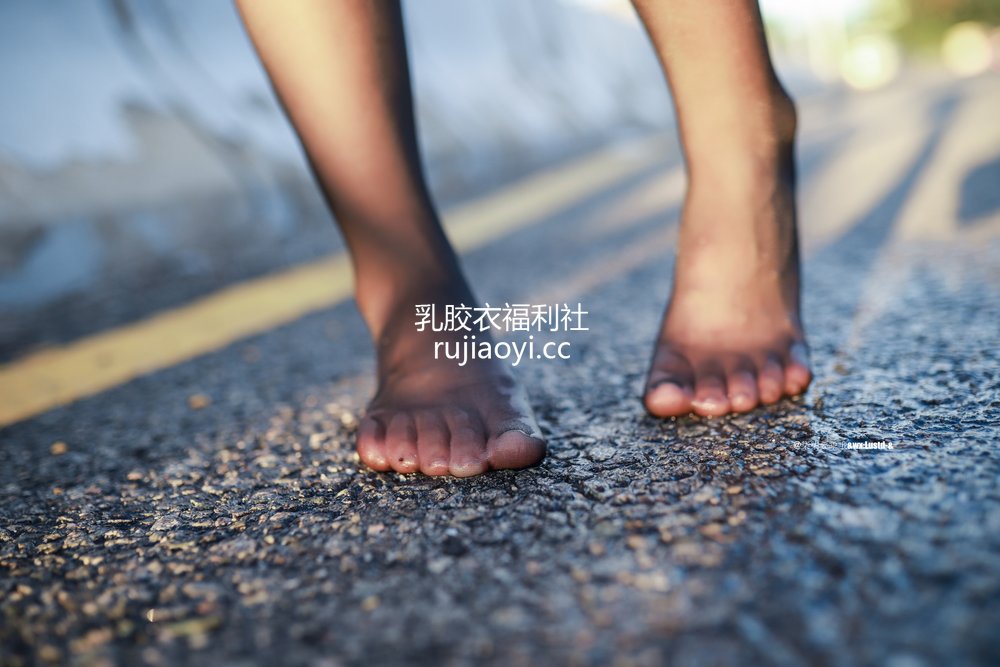 [网红杂图] 柒柒要乖哦 – 午后JK [34P5V133MB]