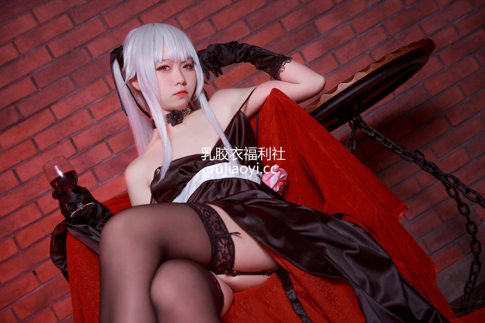 [网红杂图] G44不会受伤 – 雾枝黑裙礼服 [13P43MB]