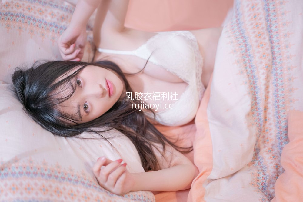 [网红杂图] 脱尾巴Mizuki – 轻私房 [20P1V351MB]