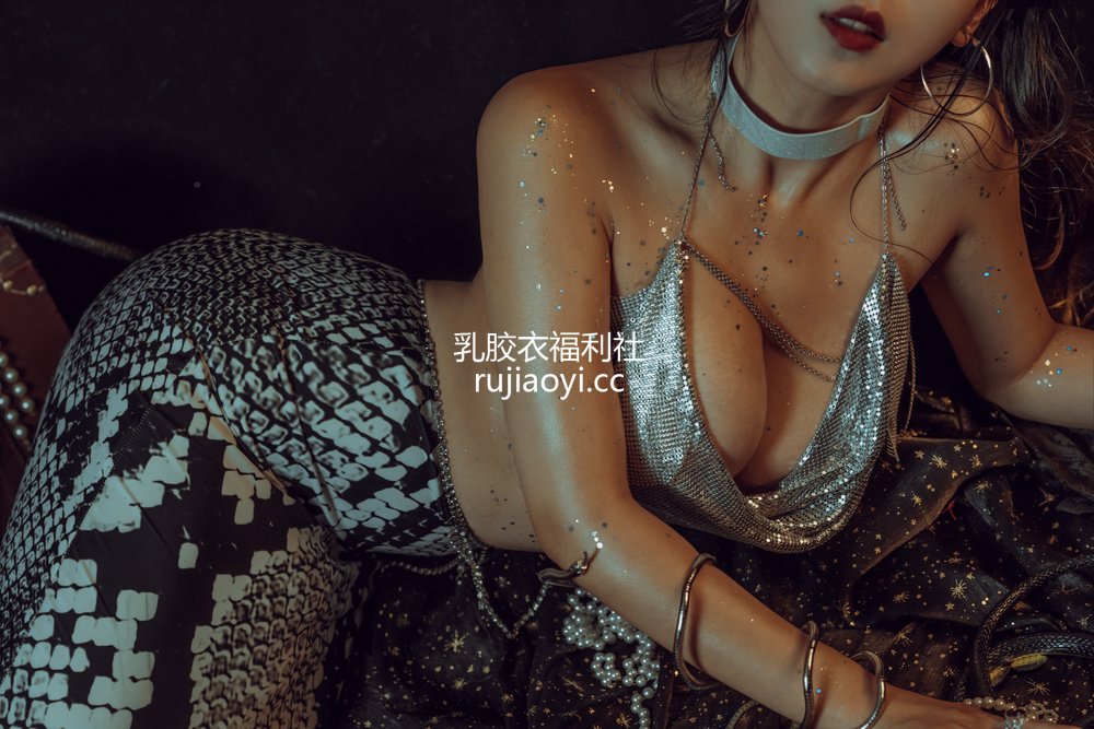 [网红杂图] 云溪溪 – 奶桃蛇姬 [40P583MB]