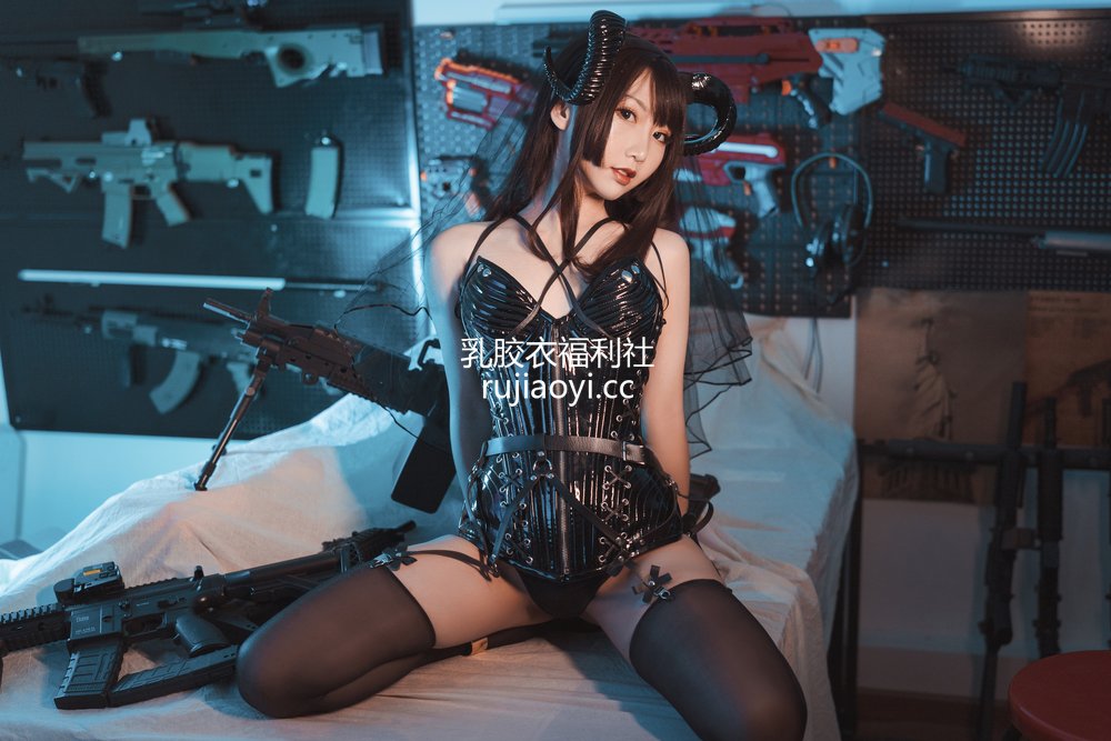 [网红杂图] 面饼仙儿 – 束腰魅魔 [27P398MB]