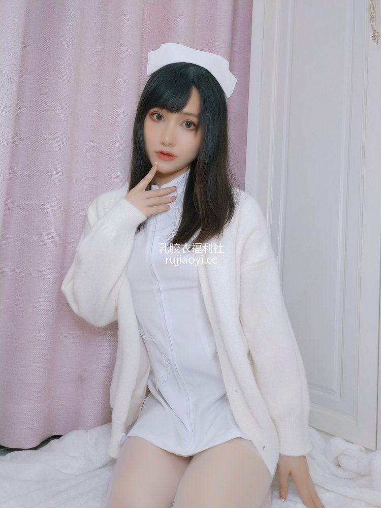 [网红杂图] 木之本果 – 看护妇 [12P42MB]