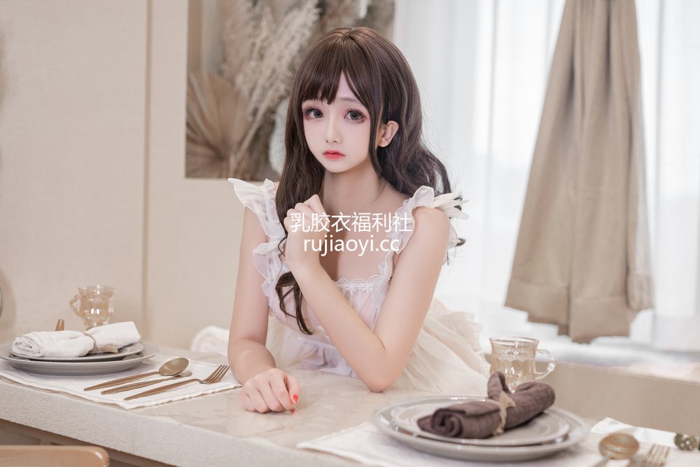 [网红杂图] 日奈娇 – 围裙人妻 [93P1.06GB]