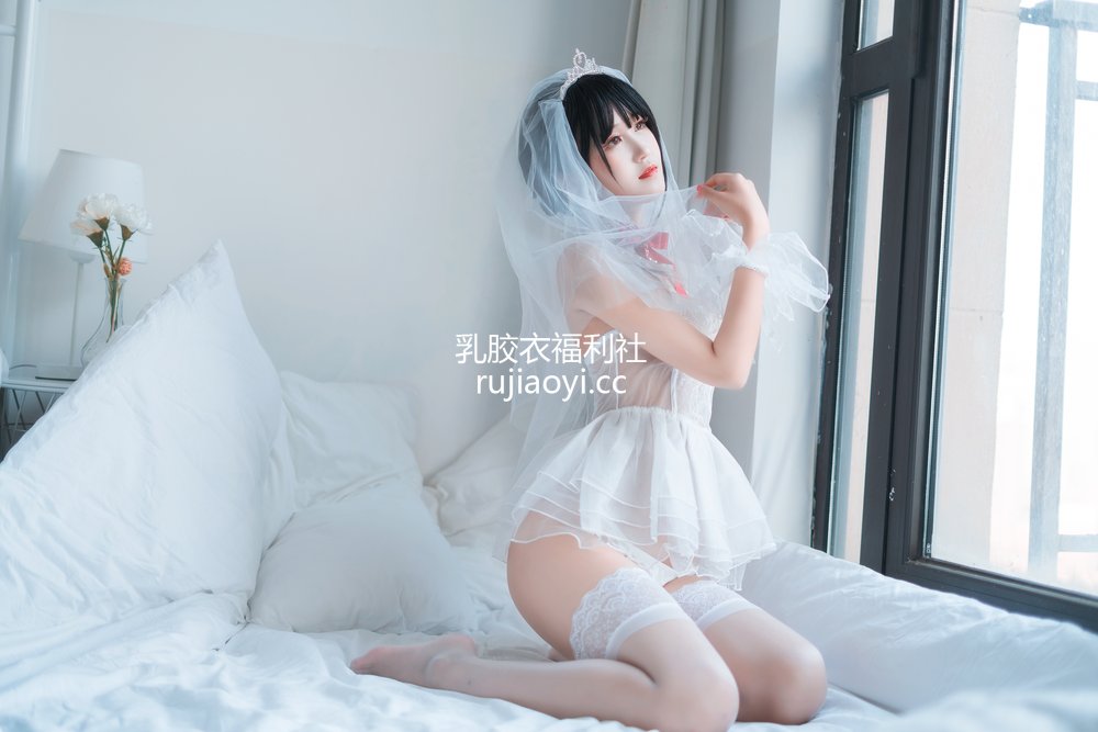 [网红杂图] 三度_69 – 婚纱孔雀翎 [24P388MB]