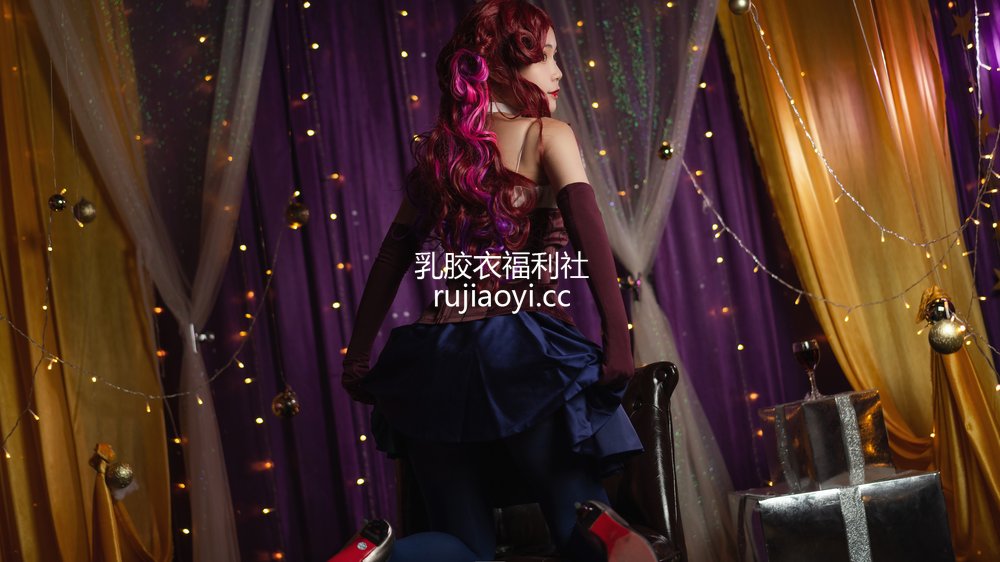 [网红杂图] The Vagrant Cosplay Album – 舞女 Joean [20P69MB]