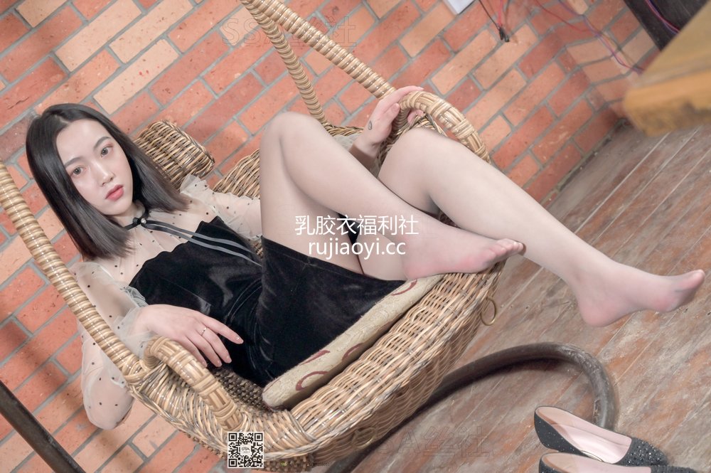 [SSA丝社] 超清写真 No.096 街拍腿模大大灰丝 [145P1.69GB]