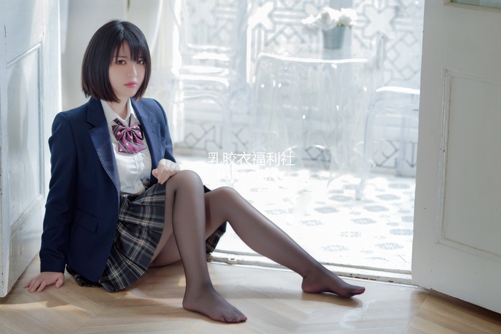 [网红杂图] 半半子 – 彼女の制服姿が好き [54P84MB]