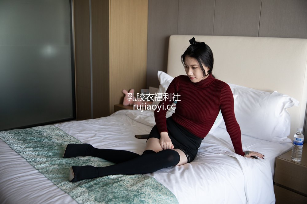 [物恋传媒] No.647 兔兔-海的背影 [179P1V4.64GB]