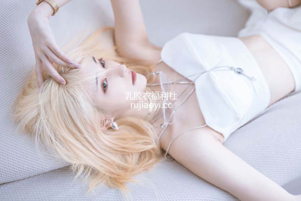 [网红杂图] 南桃Momoko – 白色制服 [9P25MB]