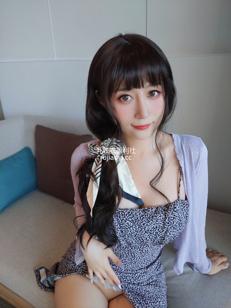 [网红杂图] 白银 – 居家碎花裙 [13P38MB]