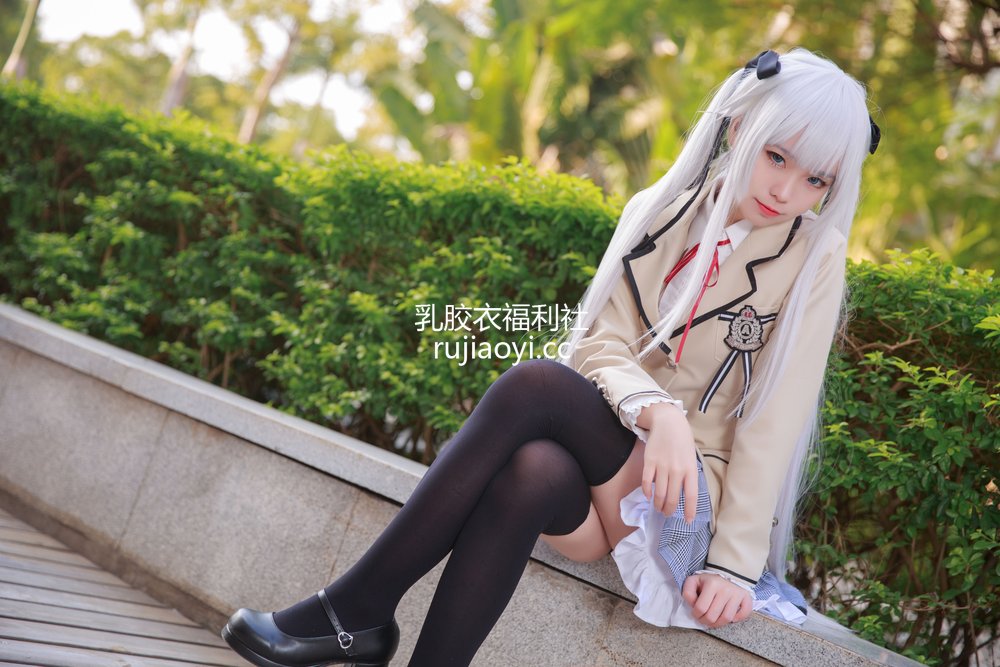 [网红杂图] G44不会受伤 – 雾枝校服 [19P44MB]