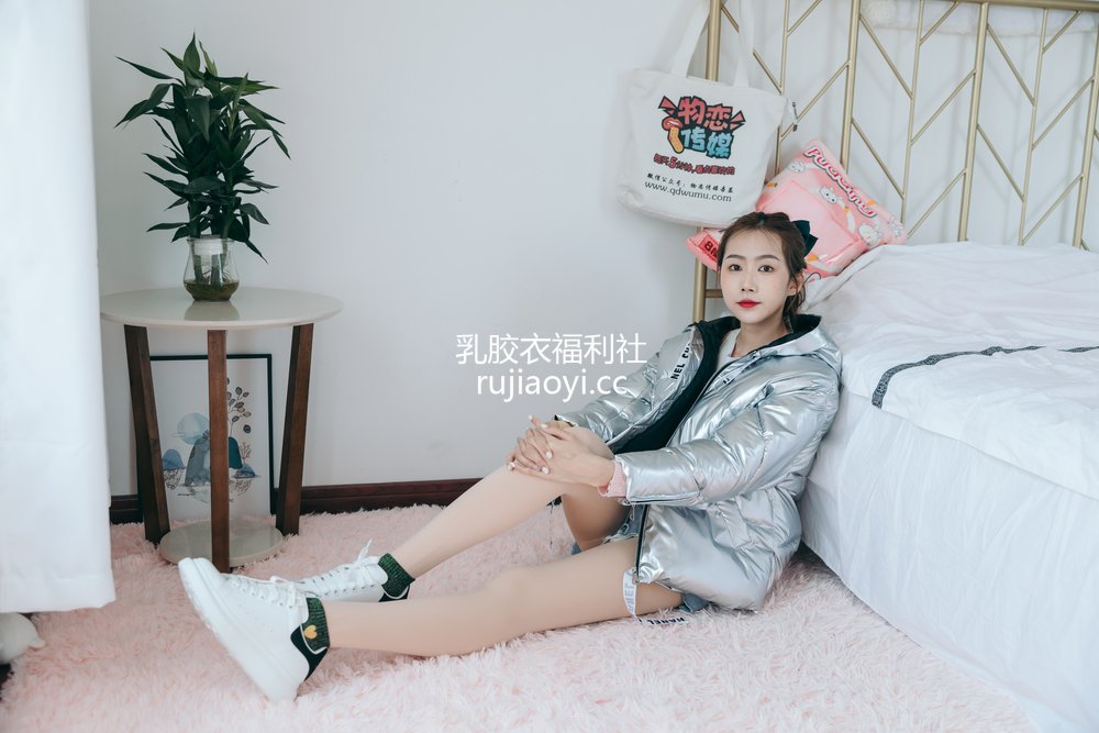 [物恋传媒] No.743 小鹿-故里草木 [200P1V4.46GB]