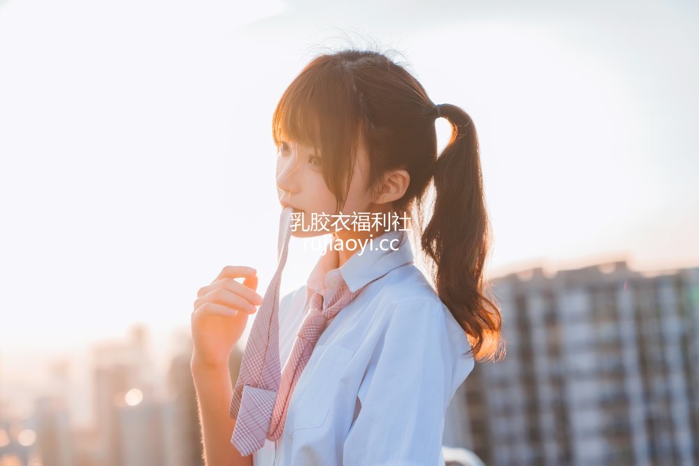 [网红杂图] 桜桃喵 – 橘子汽水 [15P252MB]
