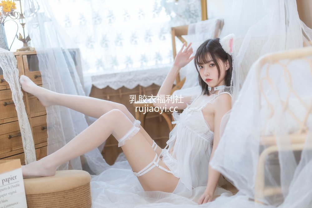 [网红杂图] 许岚 – 少女白色裙 [41P627MB]