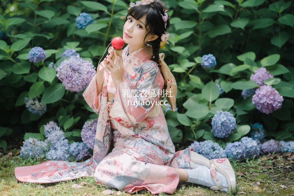 [网红杂图] 花柒Hana – 绣球花和服 [18P437MB]