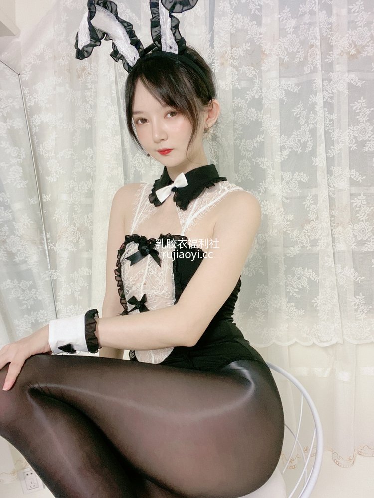 [网红杂图] 51酱 – 油光袜 [59P4V284MB]