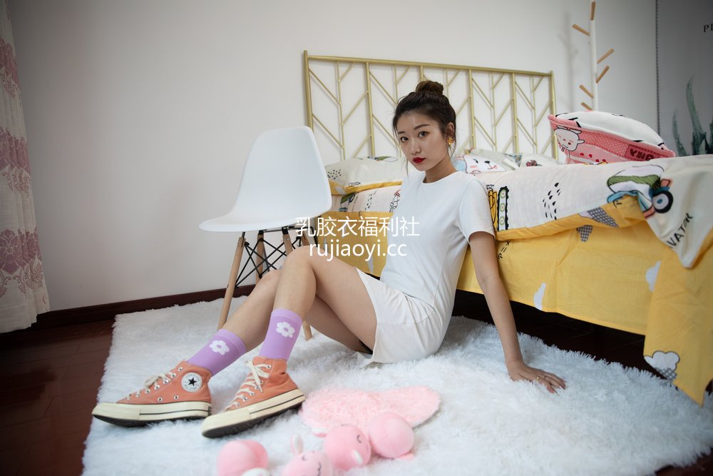 [物恋传媒] No.825 言言-眠花温酒几多愁 [147P1V3.82GB]