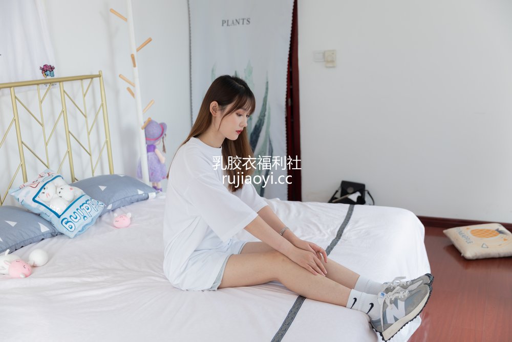[物恋传媒] No.850 琪琪-月光倾城 [142P1V2.45GB]