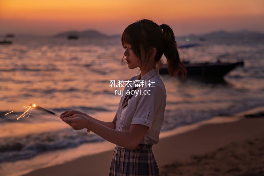 [网红杂图] 桜桃喵 – 逐海 [17P444MB]