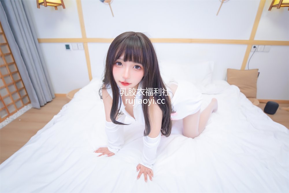 [网红杂图] 神楽板真冬 – 白猫咪 [20P79MB]