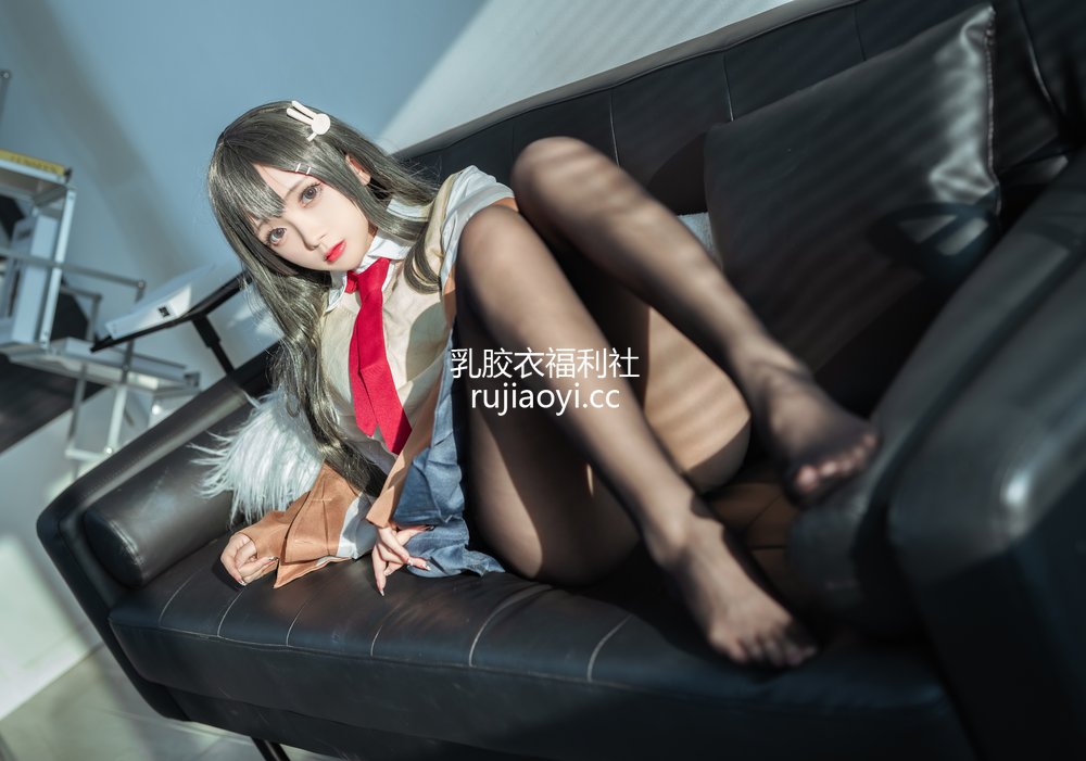 [网红杂图] 日奈娇 – 麻衣校服 [75P888MB]
