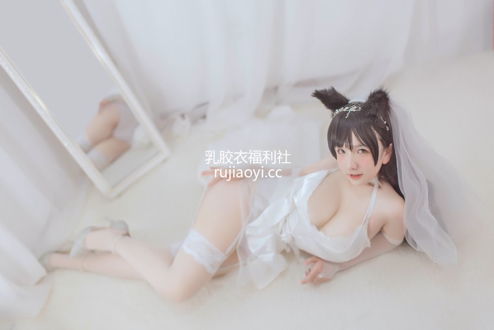[网红杂图] 阿半今天很开心 – 爱宕婚纱 [36P143MB]