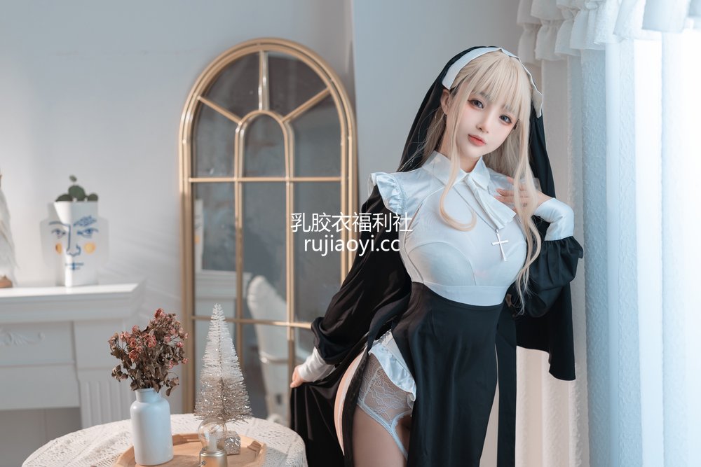 [网红杂图] 桜井宁宁 – 修女 [41P285MB]