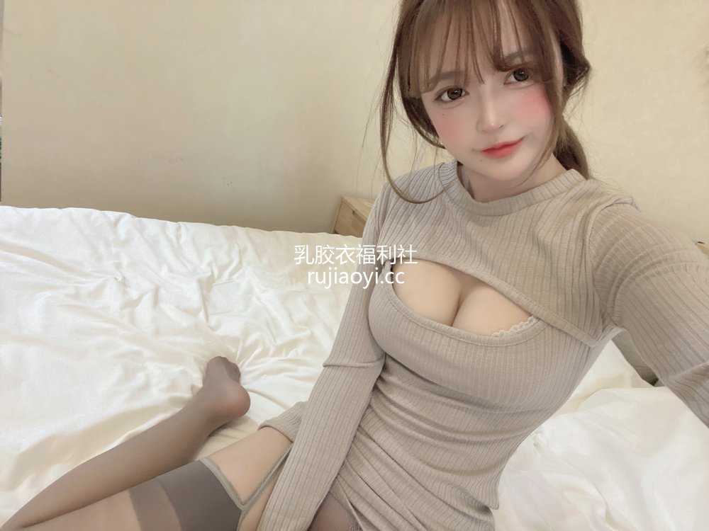 [网红杂图] 佳佳好难啊 – 姐姐 [22P2V103MB]