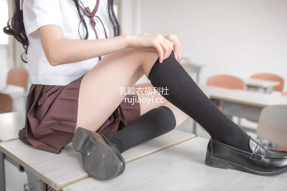 [网红杂图] 疯猫ss – 水手服和睡衣 [38P60MB]