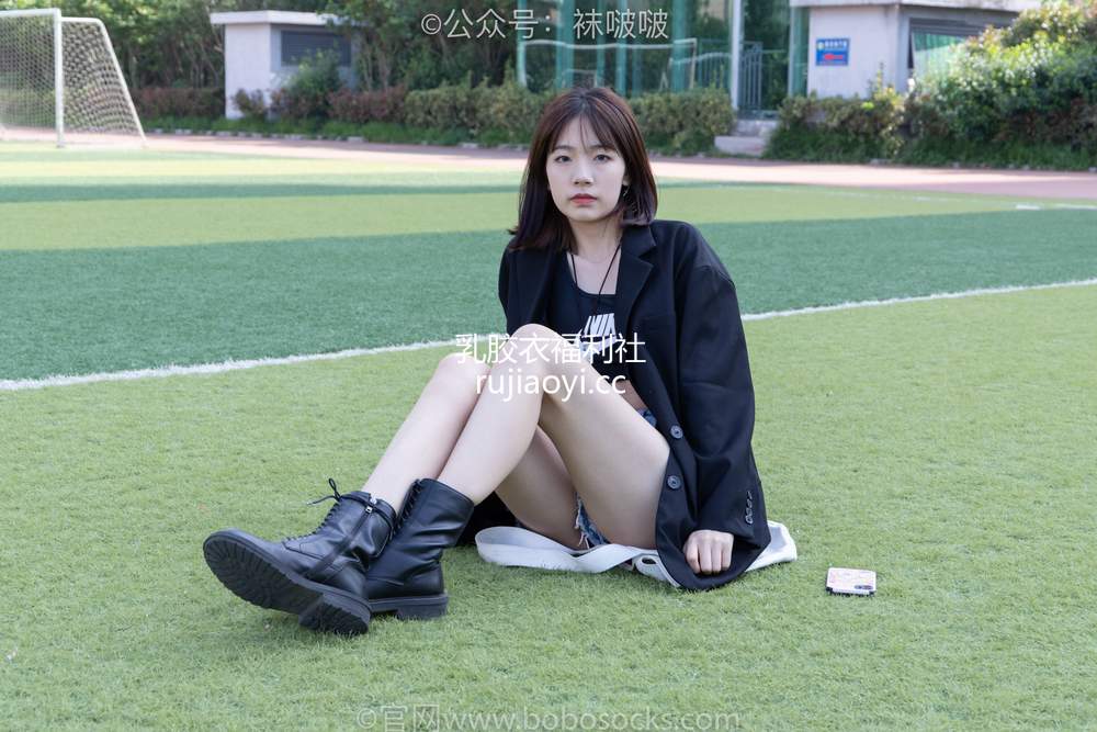 [BoBoSocks袜啵啵] No.010 小甜豆-马丁靴、白色短棉袜、裸足 [117P1V3.37GB]