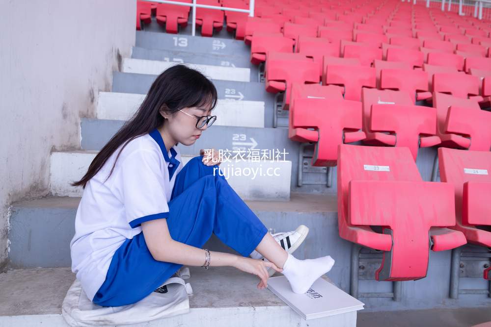 [BoBoSocks袜啵啵] No.002 稚予-校服、贝壳头、白棉袜、裸足 [13P1V2.99GB]