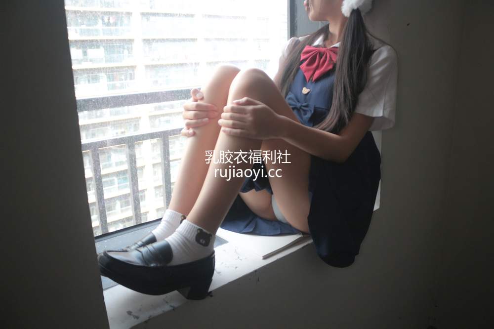 [网红杂图] 是暖暖呀 – 楼道阳光 [13P80MB]