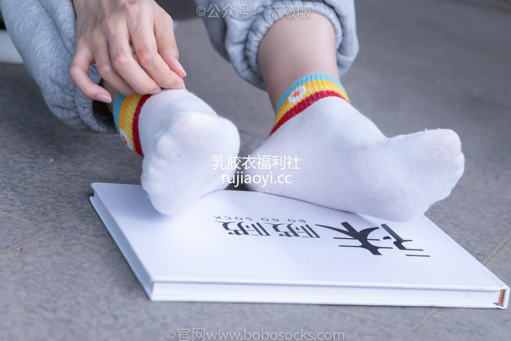 [BoBoSocks袜啵啵] No.012 泡芙-运动鞋、白棉袜、裸足 [132P1V3.64GB]
