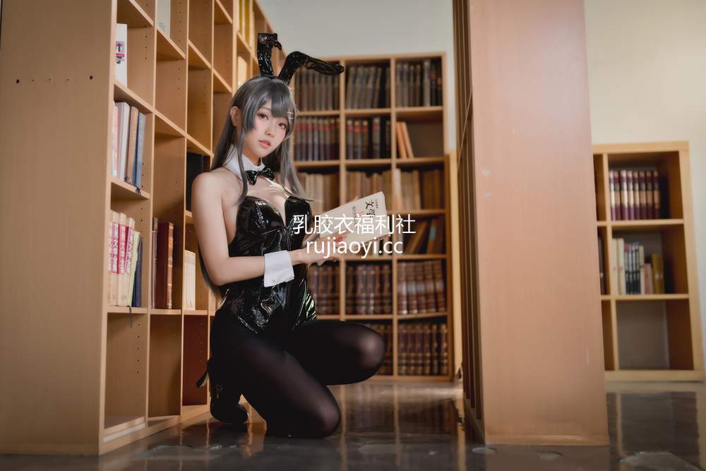 [网红杂图] Ely_eee(ElyEE子) – 麻衣学姊 [69P70MB]