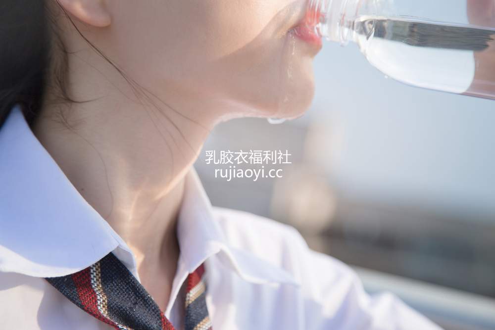 [网红杂图] Fushii_海堂 – 饮水 [17P86MB]