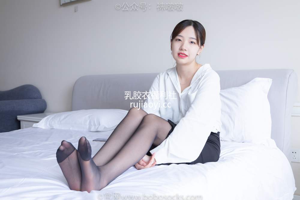 [BoBoSocks袜啵啵] No.017 小甜豆-OL制服、高跟鞋、黑丝 [131P1V3.73GB]