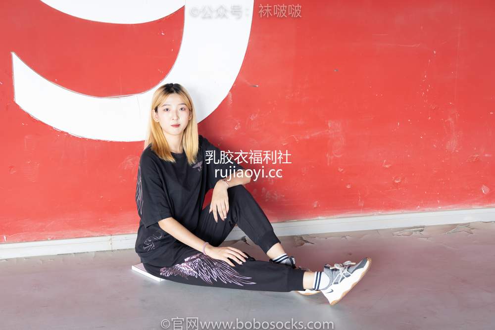 [BoBoSocks袜啵啵] No.018 木木-运动鞋、白棉袜、裸足 [136P1V3.94GB]
