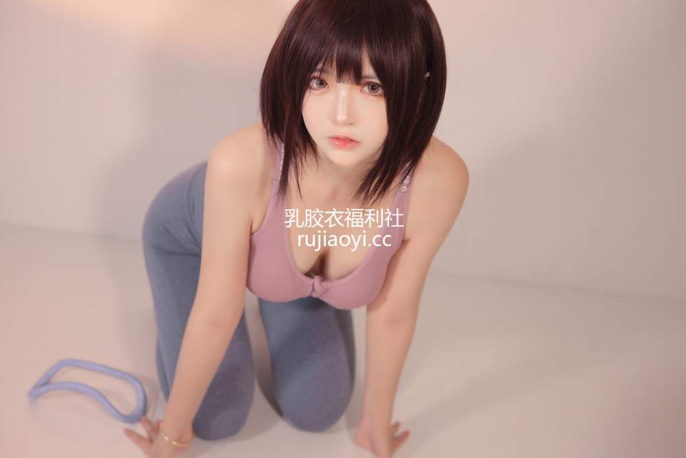 [网红杂图] 疯猫ss – 白色情人节福袋 运动衣 [40P705MB]