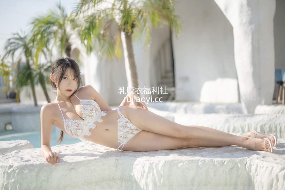 [网红杂图] 香草喵露露 – 小露乱撞 泳装 [34P1V933MB]