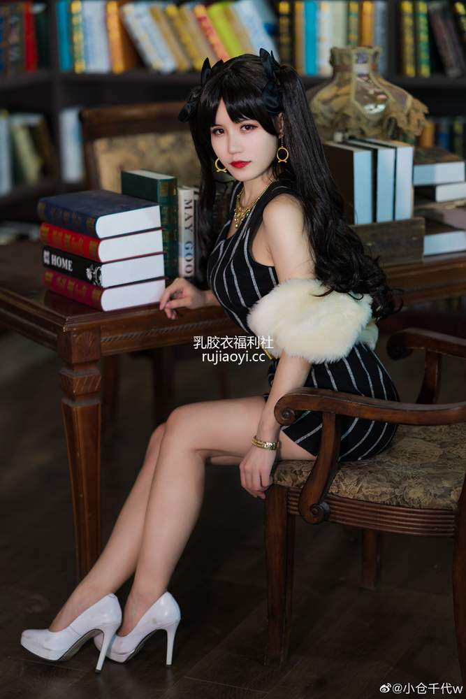 [网红杂图] 小仓千代w – 伊什塔尔 情人节礼装 [5P4MB]