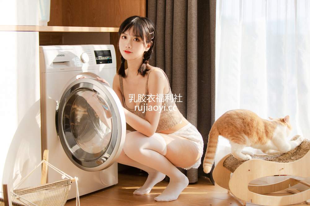 [网红杂图] 念雪ww – 蜜桃拿铁 [36P365MB]