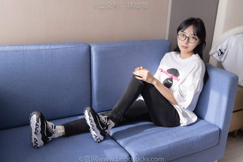 [BoBoSocks袜啵啵] No.055 稚予-斯凯奇运动鞋、白棉袜、黑棉袜 [139P1V6.67GB]