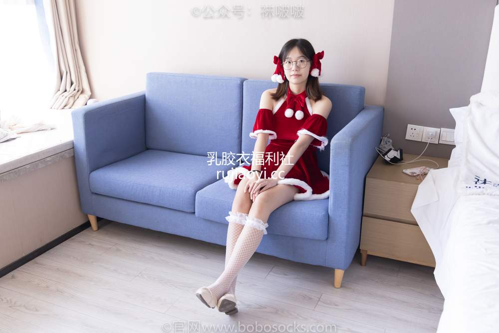 [BoBoSocks袜啵啵] No.043 小甜豆-圣诞服、平底鞋、高跟鞋、白色渔网袜 [180P1V8.73GB]