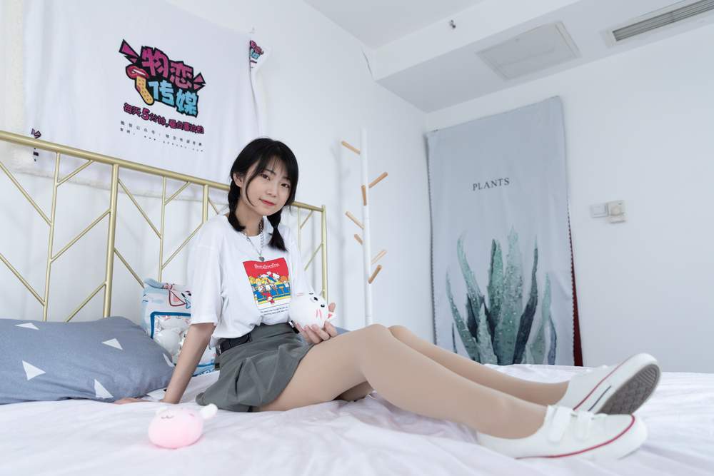 [物恋传媒] No.944 小凌-秋日月光 [124P1V4.40GB]